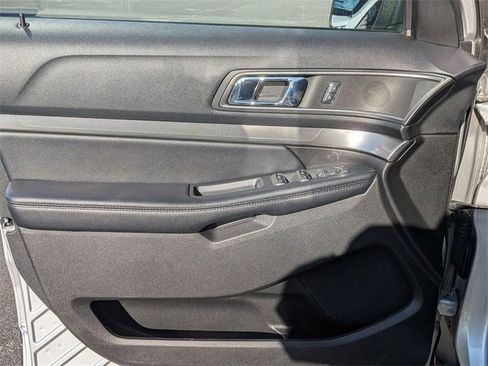 Used 2018 Ford Explorer XLT w/ Equipment Group 202A image 12