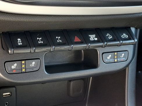 Used 2018 Chevrolet Colorado ZR2 w/ LPO, Premium Interior Package AWD/4WD image 25