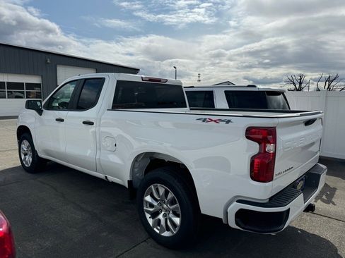 Used 2025 Chevrolet Silverado 1500 Custom image 2