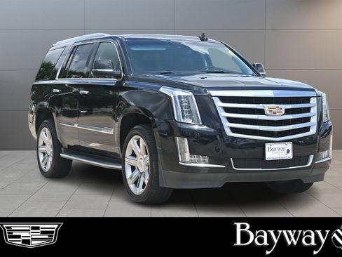 Used 2019 Cadillac Escalade Luxury RWD image 4