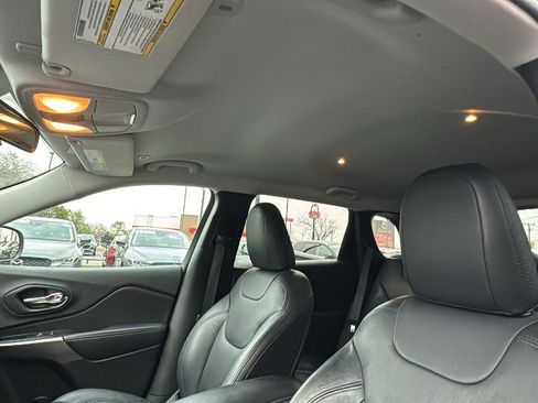 Used 2019 Jeep Cherokee Latitude w/ Popular Appearance Group image 15