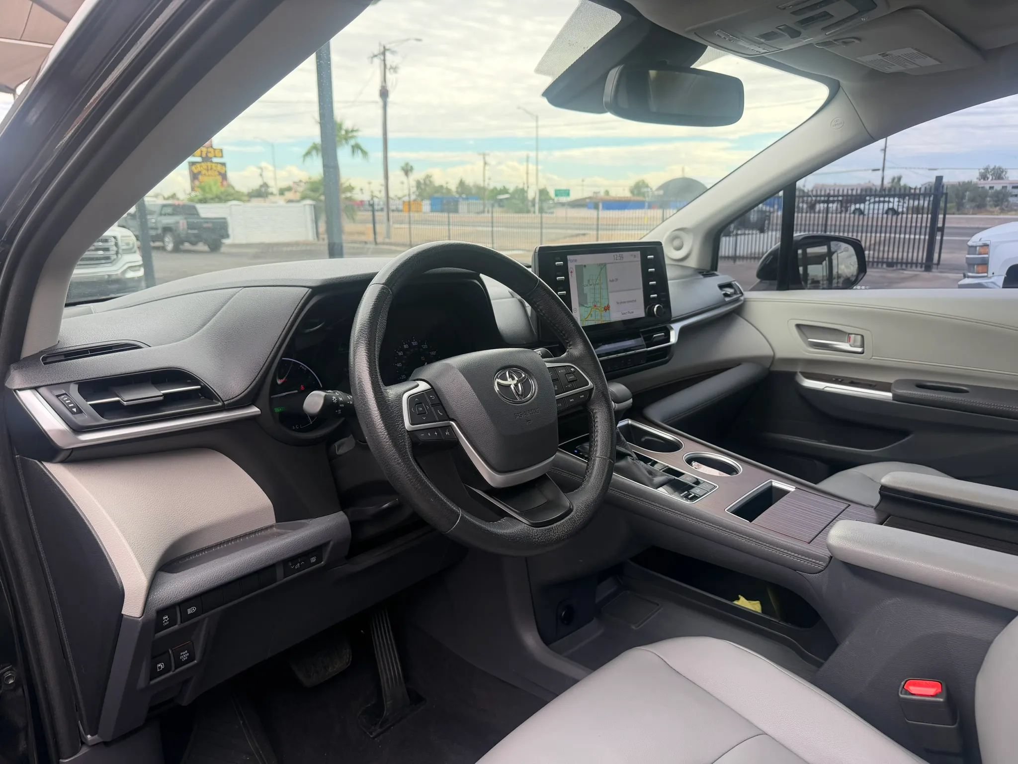 Used 2022 Toyota Sienna XLE w/ XLE Plus Package FWD image 18