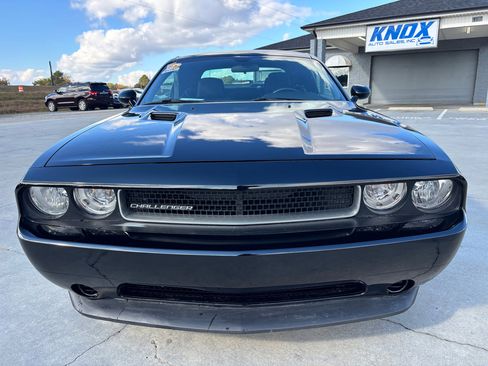 Used 2012 Dodge Challenger SXT image 9