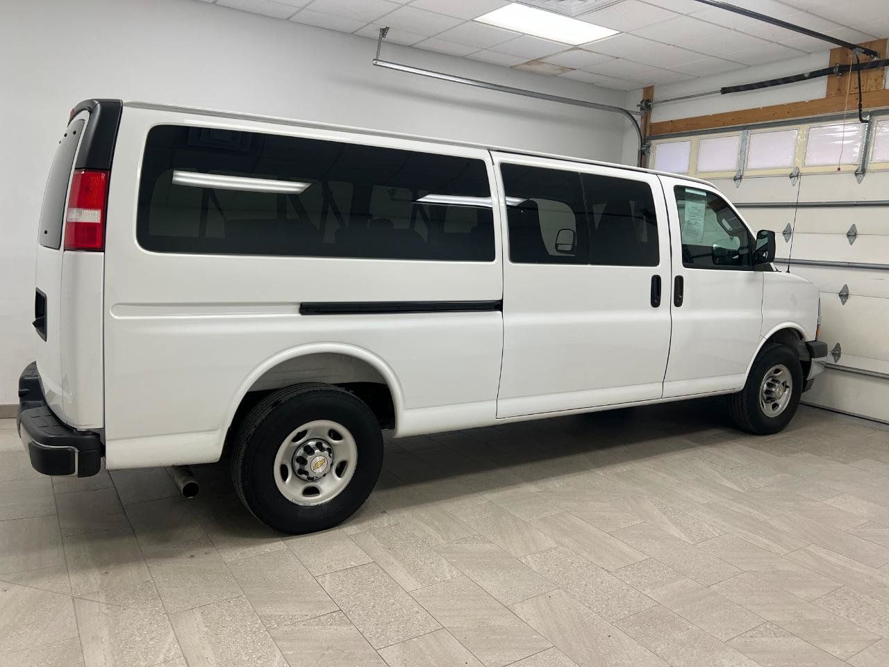 Used 2025 Chevrolet Express 3500 LT w/ LT Preferred Equipment Group RWD image 14