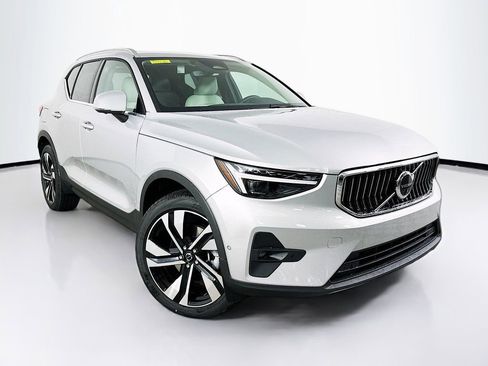 Used 2025 Volvo XC40 B5 Ultra w/ Protection Package AWD/4WD image 1