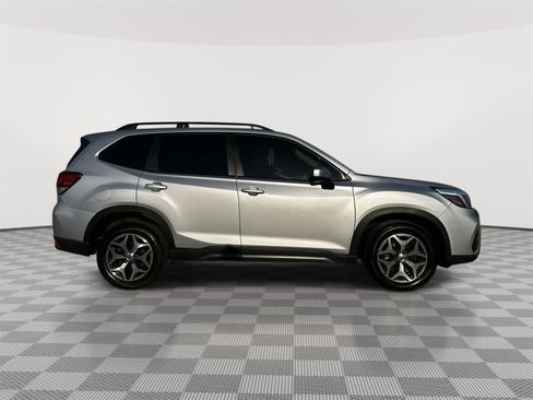 Used 2020 Subaru Forester Premium AWD/4WD image 5