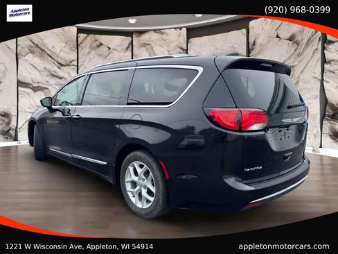 Used 2018 Chrysler Pacifica Touring-L Plus FWD image 3