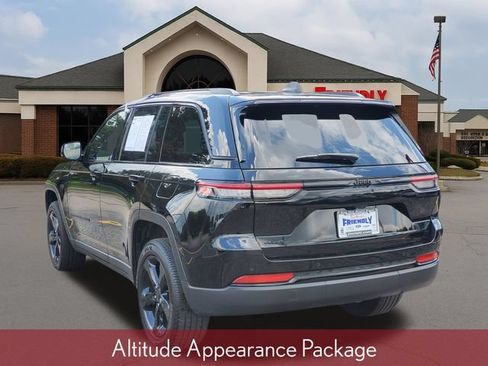 Used 2023 Jeep Grand Cherokee Altitude AWD/4WD image 3