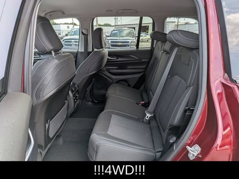 Used 2023 Jeep Grand Cherokee Laredo AWD/4WD image 18