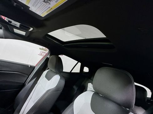 Used 2025 Chevrolet Trax RS w/ Sunroof Package image 10