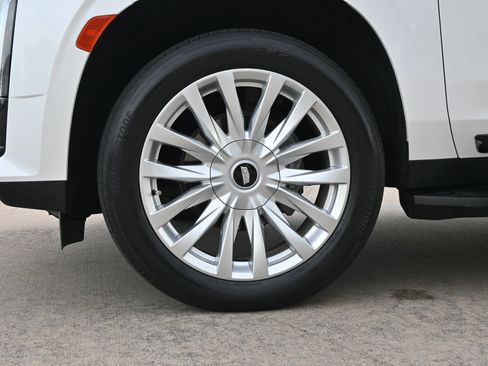 Used 2023 Cadillac Escalade Luxury w/ LPO, Floor Liner Package RWD image 28