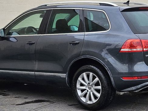 Used 2011 Volkswagen Touareg Sport AWD/4WD image 3