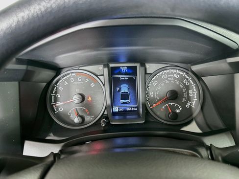 Used 2022 Toyota Tacoma SR w/ SR Convenience Package RWD image 18