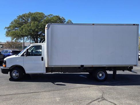 Used 2005 Chevrolet Express 3500 image 3