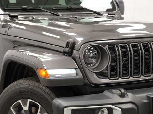 New 2026 Jeep Gladiator Sport AWD/4WD image 4