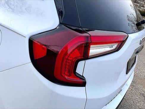 Used 2023 GMC Terrain SLE image 32