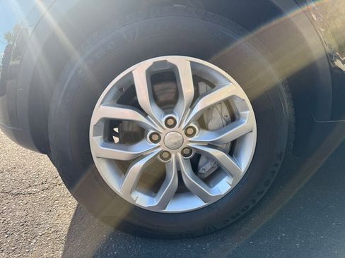 Used 2020 Land Rover Discovery SE image 38