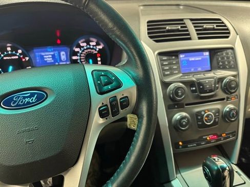 Used 2014 Ford Explorer XLT image 15