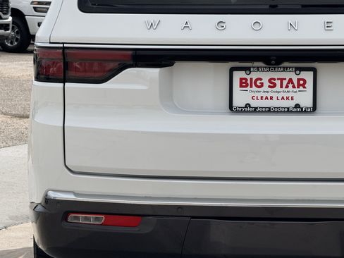 Used 2022 Jeep Wagoneer Series III w/ Premium Group I image 11