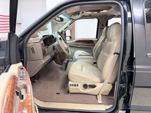 Used 2001 Ford Excursion Limited image 18