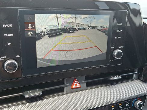 New 2025 Kia Sportage LX image 12