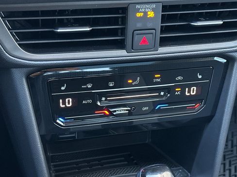 New 2026 Volkswagen Taos SE image 18