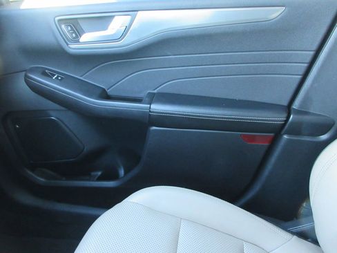 Used 2022 Ford Escape Titanium image 35