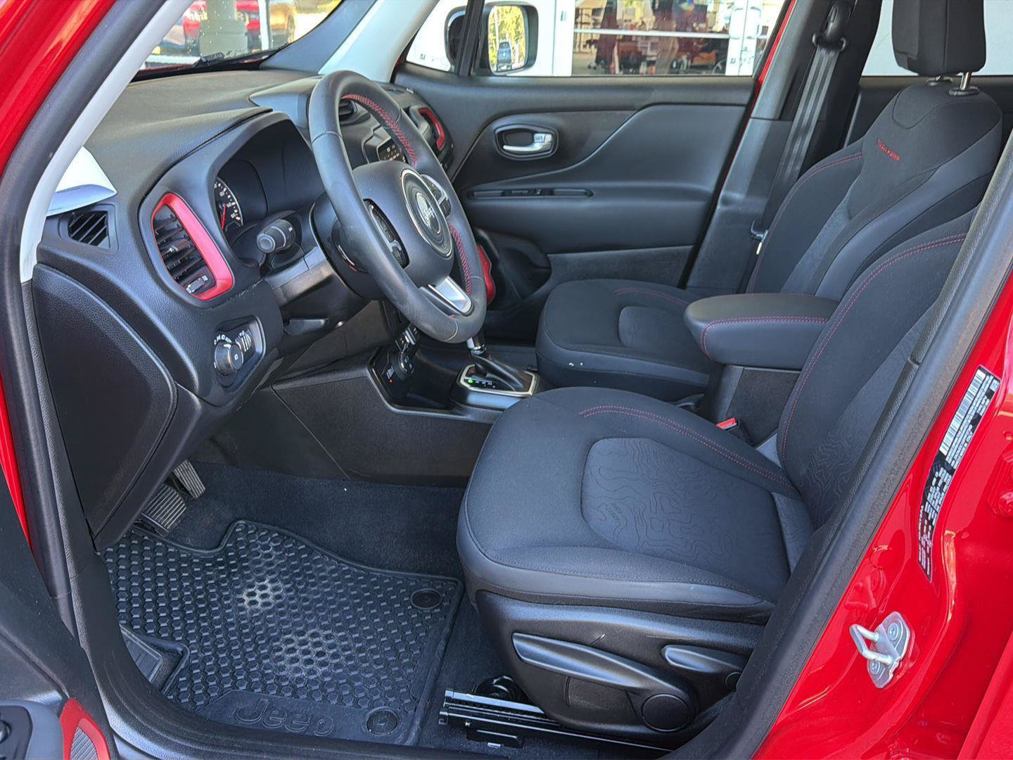 Used 2023 Jeep Renegade Trailhawk AWD/4WD image 10