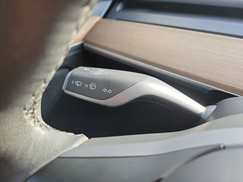 Used 2023 Tesla Model Y Long Range image 26