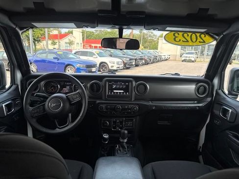 Used 2023 Jeep Wrangler Unlimited Sport AWD/4WD image 3