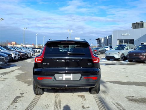 New 2026 Volvo XC40 B5 Core w/ Climate Package image 4