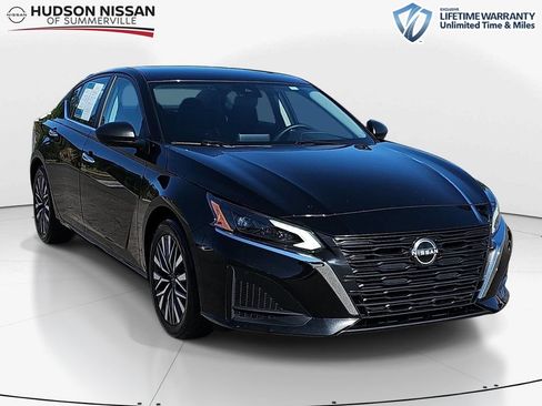 Used 2024 Nissan Altima 2.5 SV FWD image 1