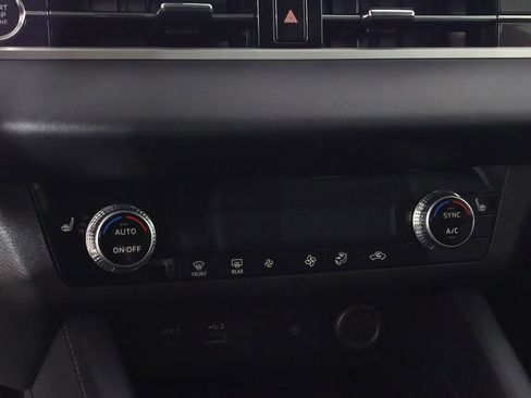 Used 2024 Mitsubishi Outlander SE image 47