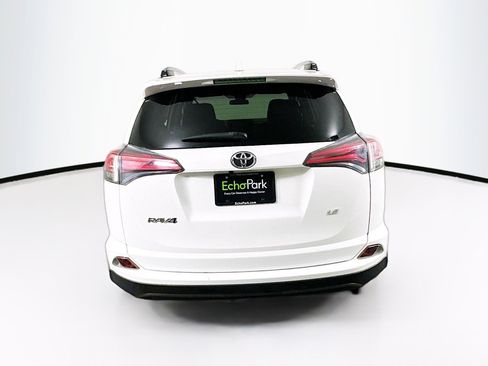 Used 2017 Toyota RAV4 LE image 7