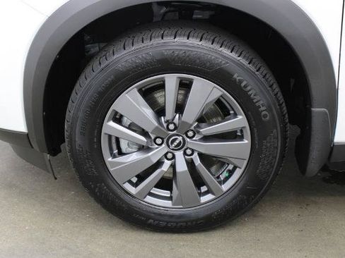 Certified 2026 Nissan Pathfinder SV FWD image 28