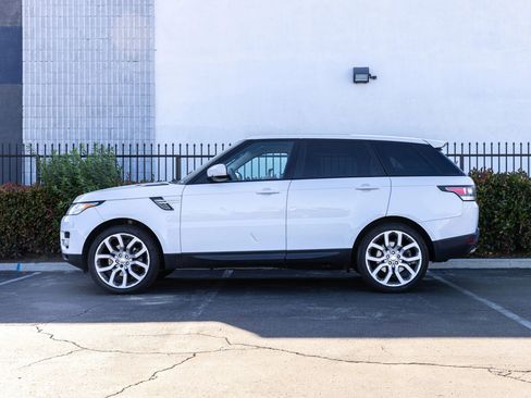 Used 2014 Land Rover Range Rover Sport HSE image 2