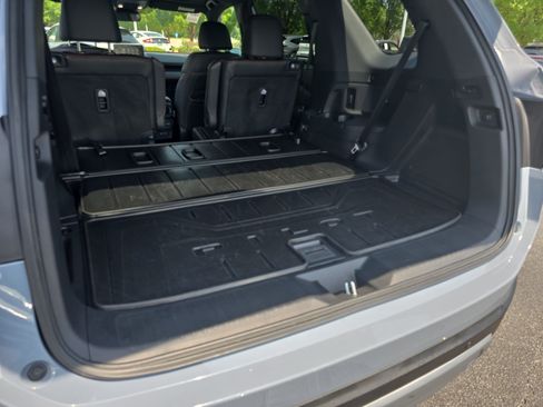 Used 2025 Honda Pilot TrailSport image 12