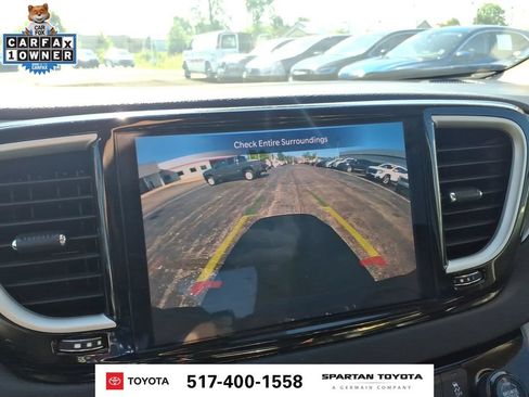 Used 2023 Chrysler Pacifica Touring-L FWD image 22