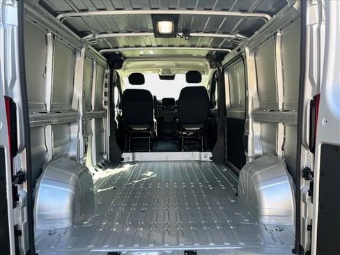New 2025 RAM ProMaster 2500 w/ Quick Order Package 22G SLT image 18