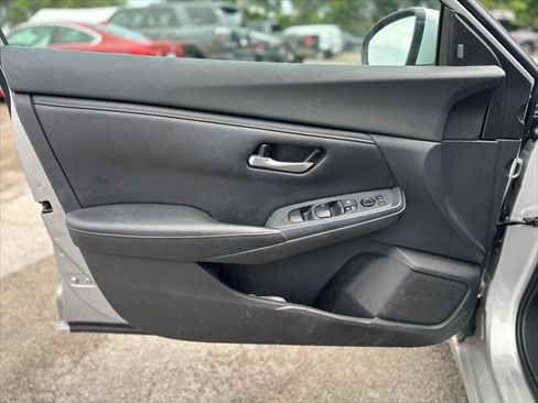 Used 2021 Nissan Sentra SV FWD image 13
