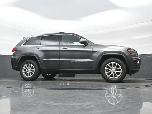 Used 2021 Jeep Grand Cherokee Laredo w/ Security & Convenience Group AWD/4WD image 30