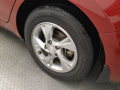 Used 2023 Hyundai Elantra SE image 31