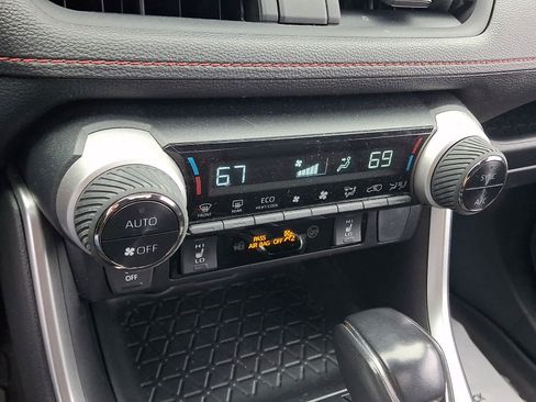 Used 2024 Toyota RAV4 SE w/ Weather & Moonroof Package AWD/4WD image 18