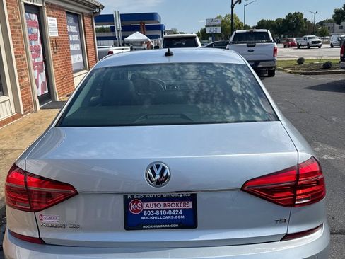 Used 2016 Volkswagen Passat 1.8T SEL Premium FWD image 5