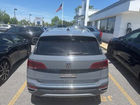 Used 2023 Volkswagen Taos SE w/ Panoramic Sunroof Package AWD/4WD image 5