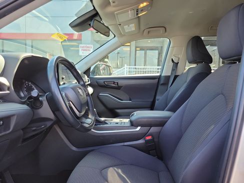 Used 2024 Toyota Highlander LE image 15