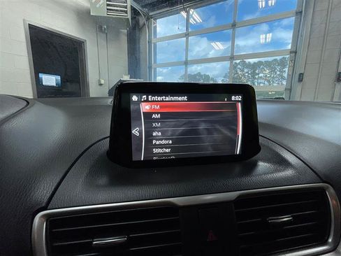 Used 2018 MAZDA MAZDA3 Touring FWD image 18