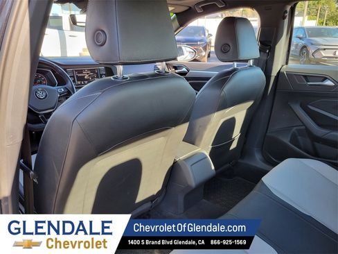 Used 2020 Volkswagen Jetta R-Line image 12