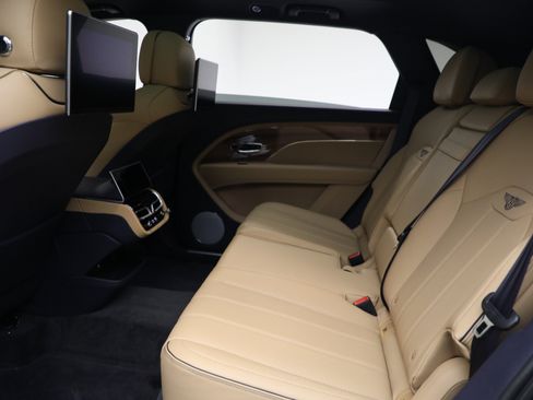 Certified 2024 Bentley Bentayga Extended Wheelbase AWD/4WD image 22