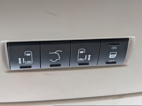Used 2013 Dodge Grand Caravan SXT FWD image 13